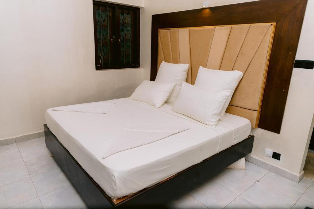 נגומבו Romantic Garden Hotel מראה חיצוני תמונה