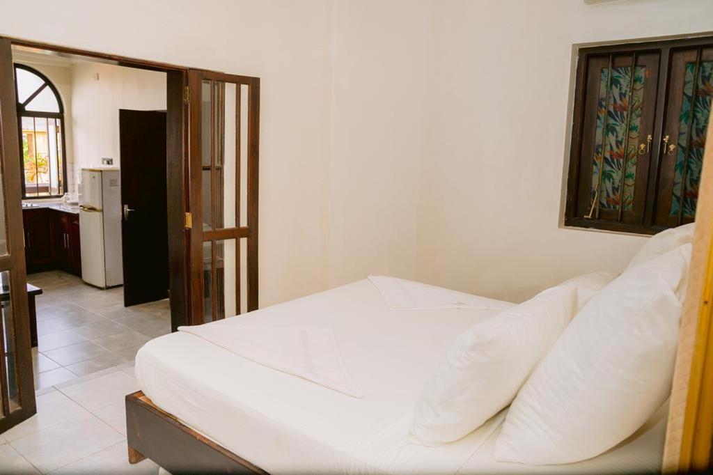 נגומבו Romantic Garden Hotel מראה חיצוני תמונה