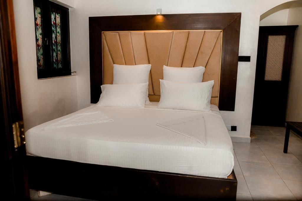 נגומבו Romantic Garden Hotel מראה חיצוני תמונה