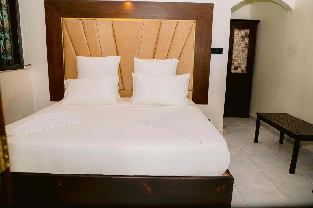 נגומבו Romantic Garden Hotel מראה חיצוני תמונה
