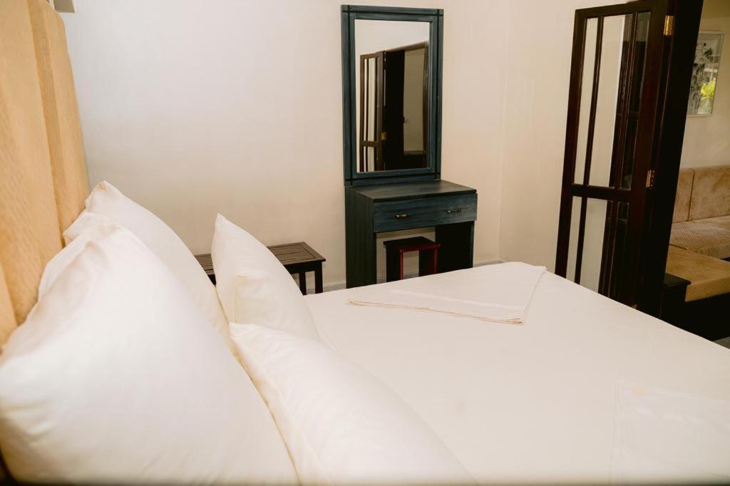 נגומבו Romantic Garden Hotel מראה חיצוני תמונה