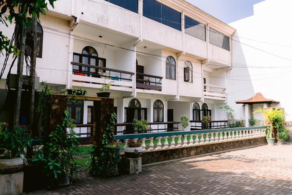 נגומבו Romantic Garden Hotel מראה חיצוני תמונה