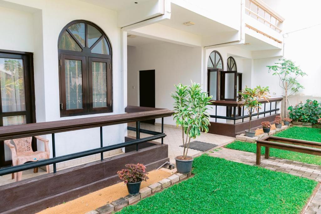 נגומבו Romantic Garden Hotel מראה חיצוני תמונה