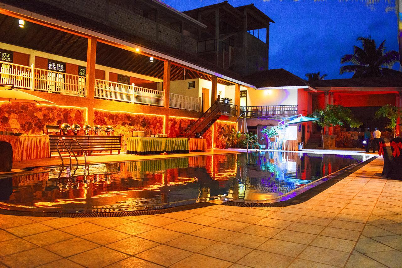 נגומבו Romantic Garden Hotel מראה חיצוני תמונה