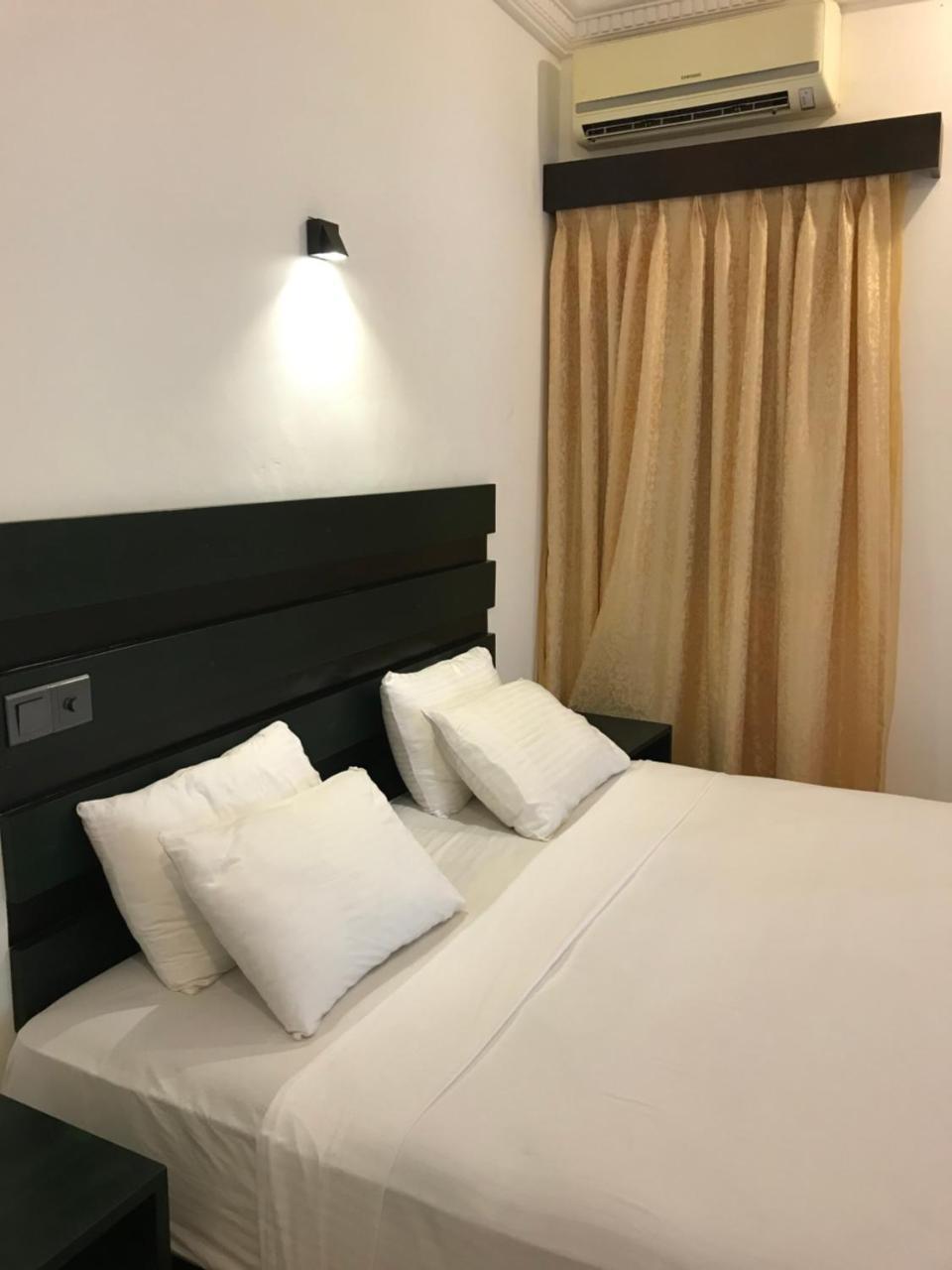 נגומבו Romantic Garden Hotel מראה חיצוני תמונה