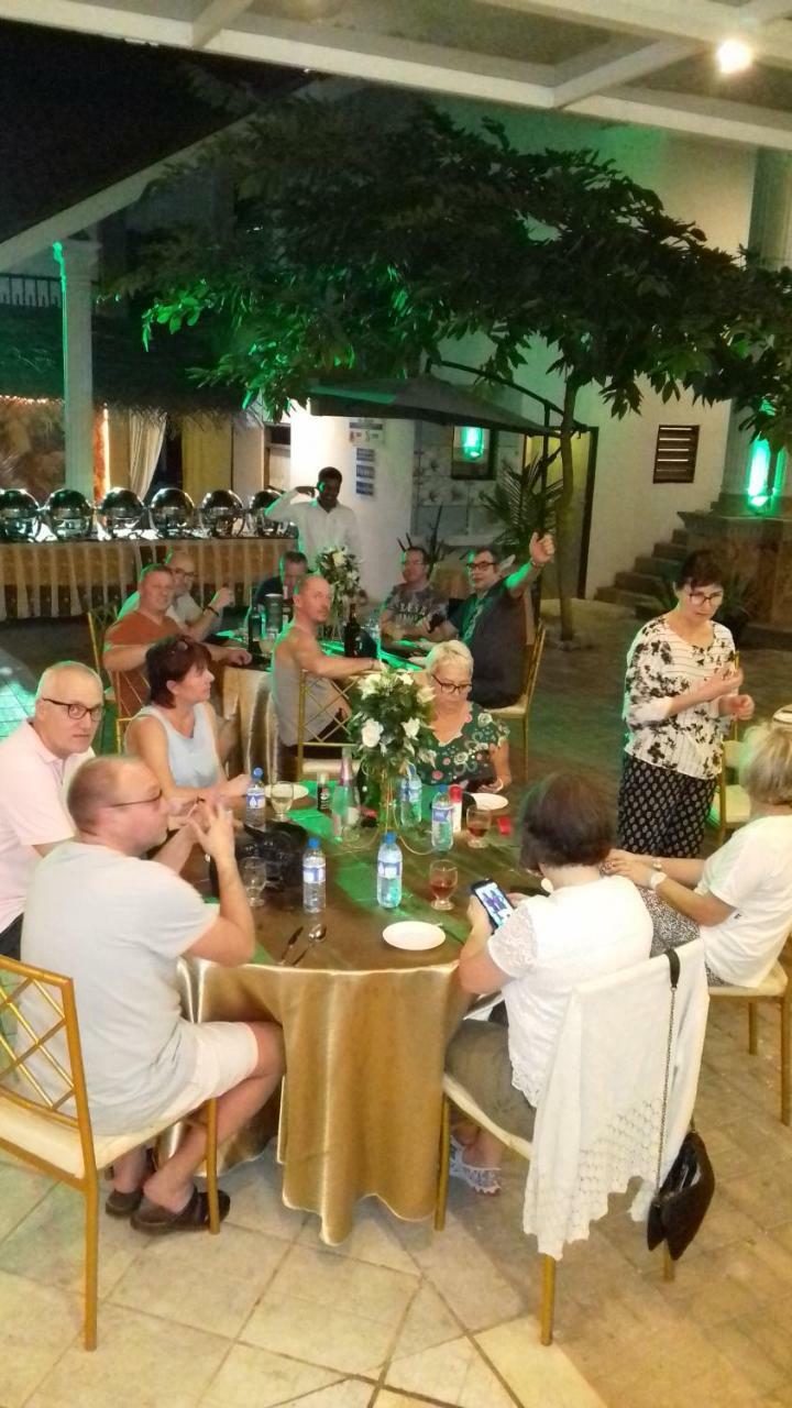 נגומבו Romantic Garden Hotel מראה חיצוני תמונה