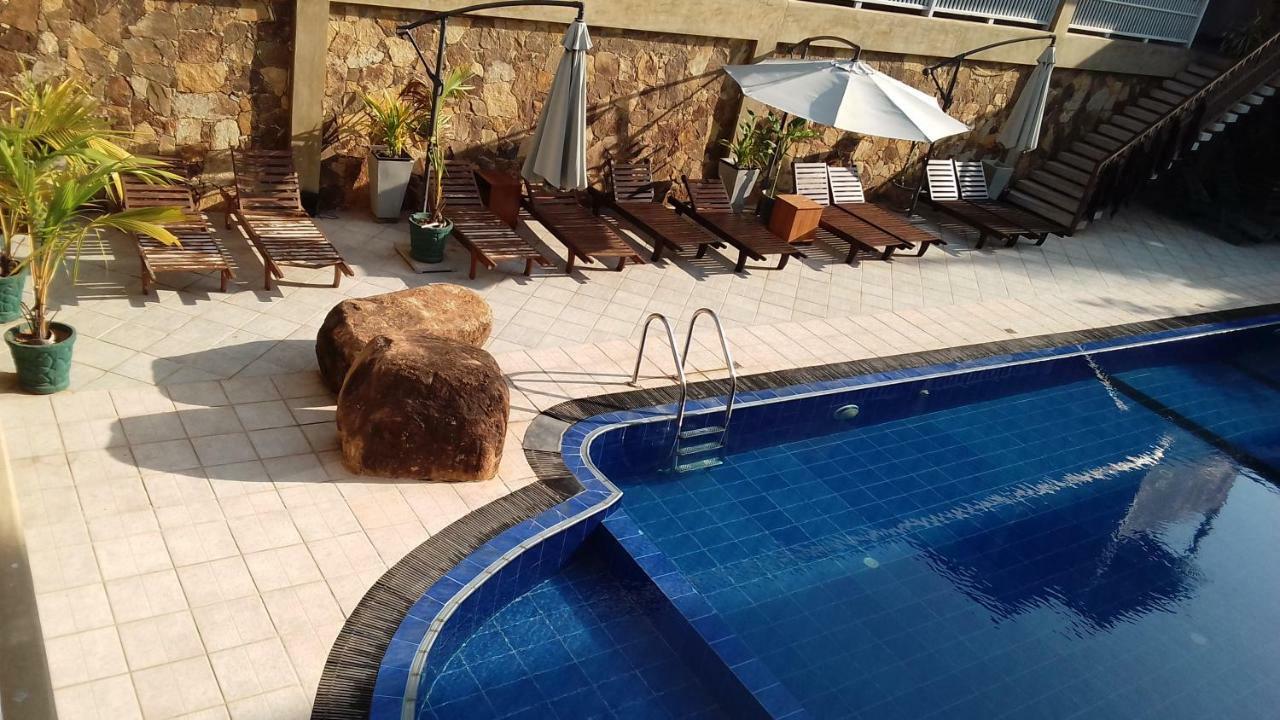נגומבו Romantic Garden Hotel מראה חיצוני תמונה